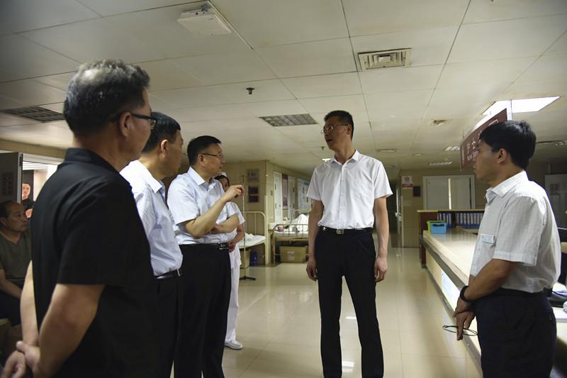 院院长程维明,市中医院党委书记刘广明,副院长鲁恒心,副院长史卫东